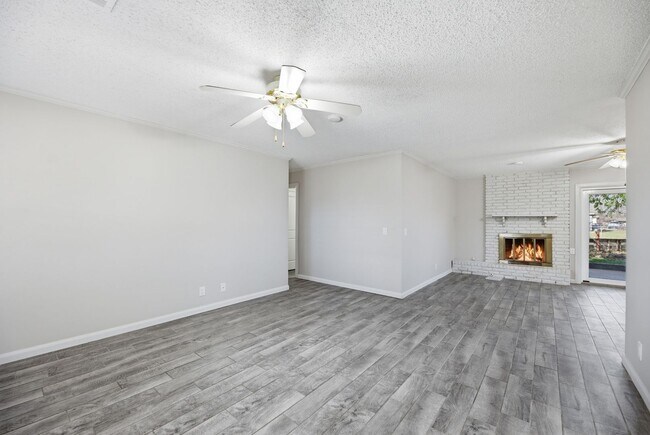Foto del edificio - Cute 3 bed 1.5 bath home with a large yard and quite living in the highly desired Bixby Public Sc...