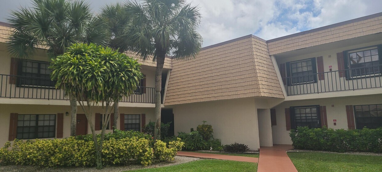 4486 Oak Terrace Dr, Greenacres, FL 33463 Condo for Rent in