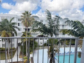 Building Photo - 494 NW 165th St