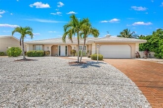 Building Photo - 614 Gladstone Ln