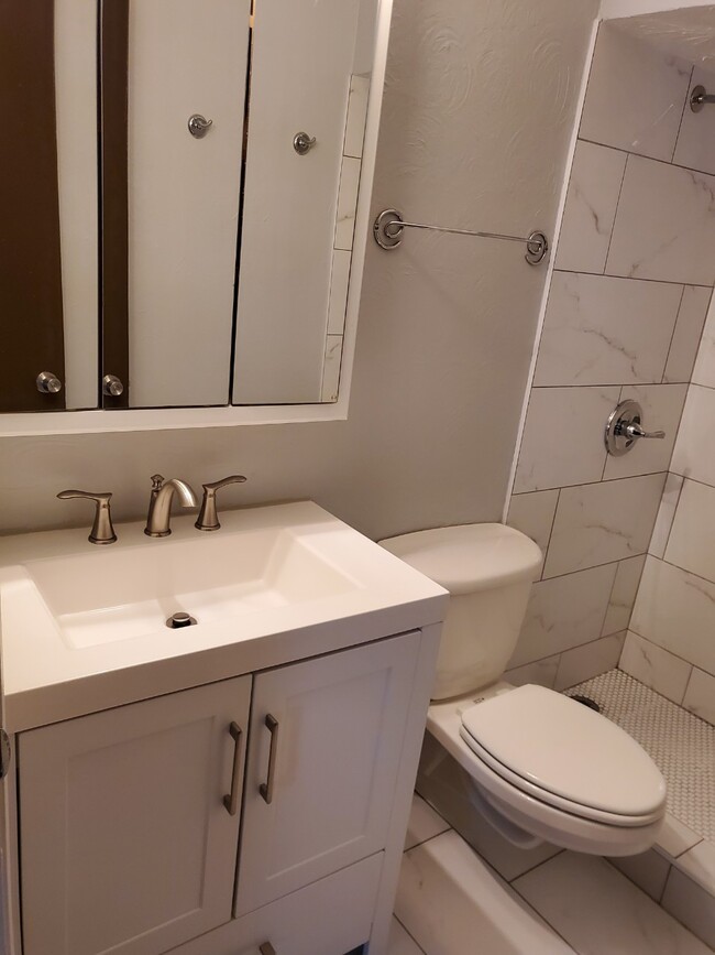 Bathroom - 7428 W 111th St