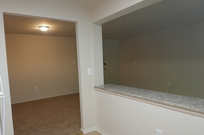 Foto del edificio - 1661 N Forest Park Ave