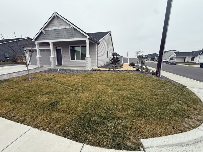 Building Photo - 303 Emerald Ave