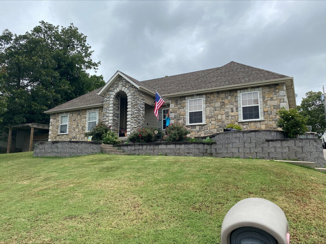 Primary Photo - 1825 Mountain Ash Dr