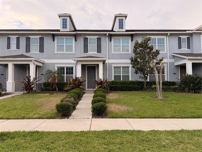 Foto del edificio - 15465 Honeybell Dr