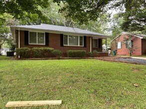 Building Photo - 2174 Trailwood Dr