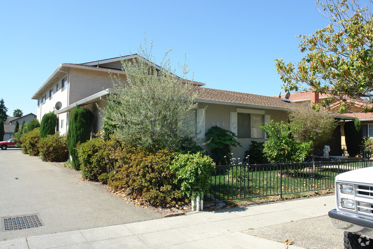 Primary Photo - 583 Kiely Blvd