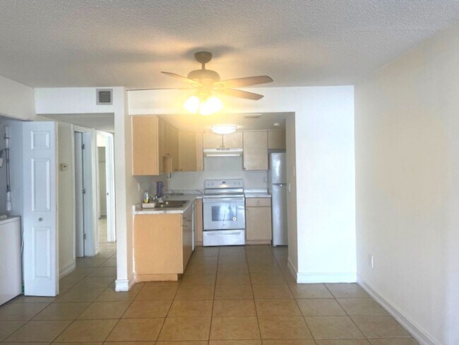 Foto del edificio - Spacious 3BR/2BA Condo Near Siesta Key Beach – Amenities Included!