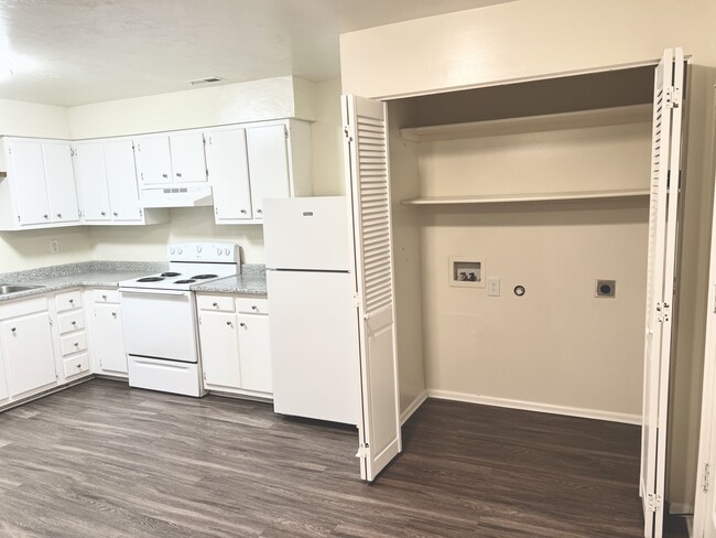 Kitchen with washer & dryer hookups - Linden Colonial