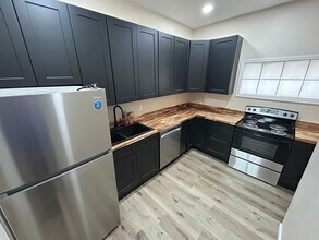 Building Photo - 316-318 W Adams St