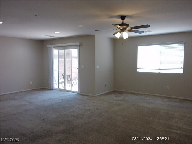 Foto del edificio - 8643 Rowland Bluff Ave