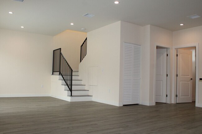 Foto del edificio - Charming & Private 4-Bedroom, 4-Bath Home in Sherman Oaks