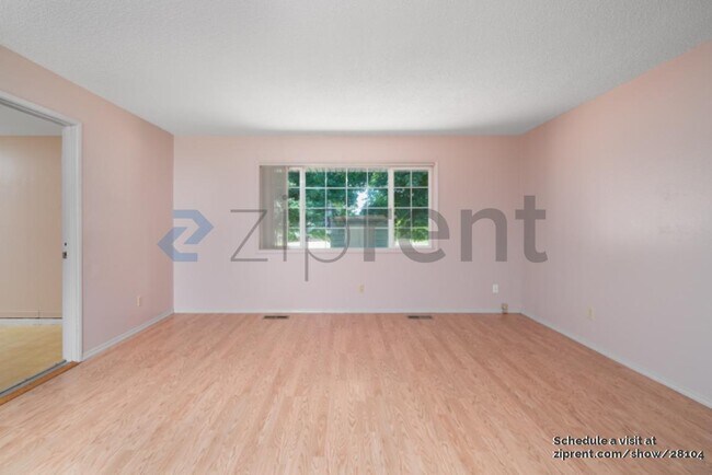 Building Photo - 817 NE 104th Ave