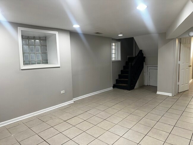 Building Photo - 7719 S Essex Ave