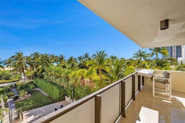 Building Photo - 1623 Collins Ave