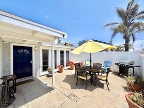 Building Photo - 207 Rossmore Dr