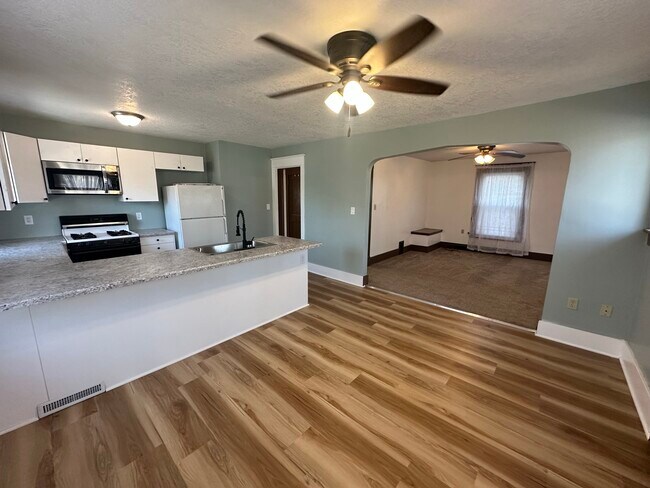 Foto del edificio - 221 E Dover Ct
