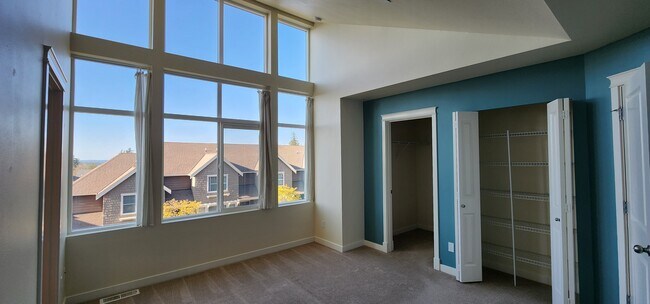 Master room - 2455 NE Park Dr