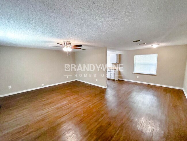 Foto del edificio - 5937 Camaro Dr W