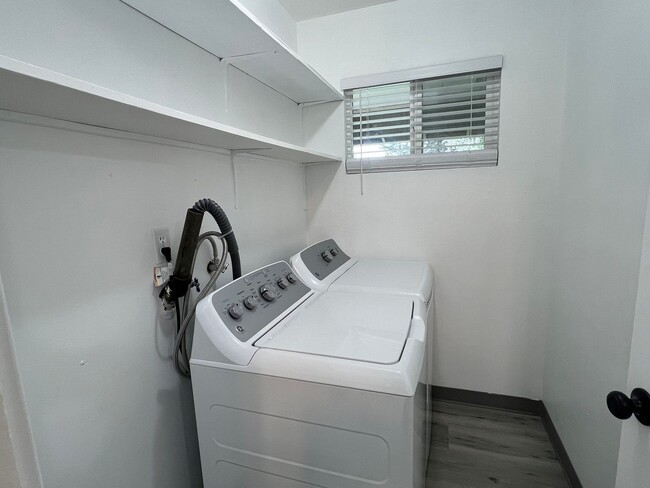 Building Photo - Remodeled Two Bedroom in Gresham Oregon