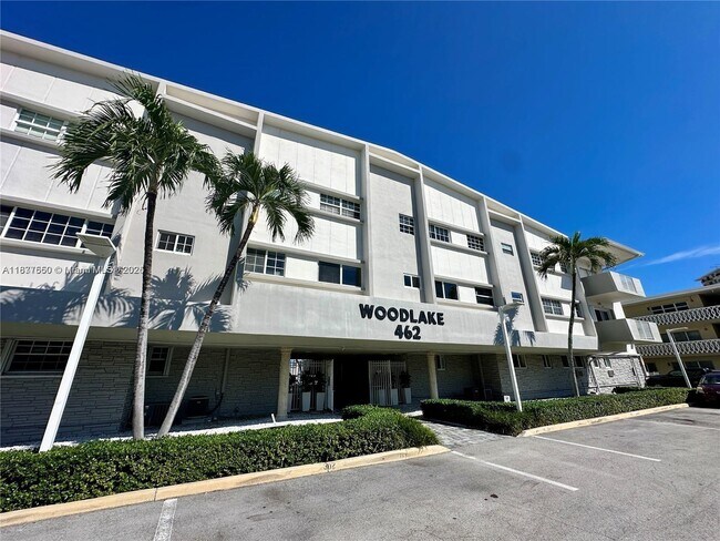 Foto del edificio - 462 Golden Isles Dr