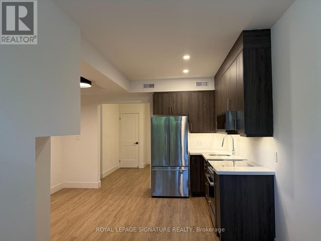Building Photo - 3 Heydon Park Rd
