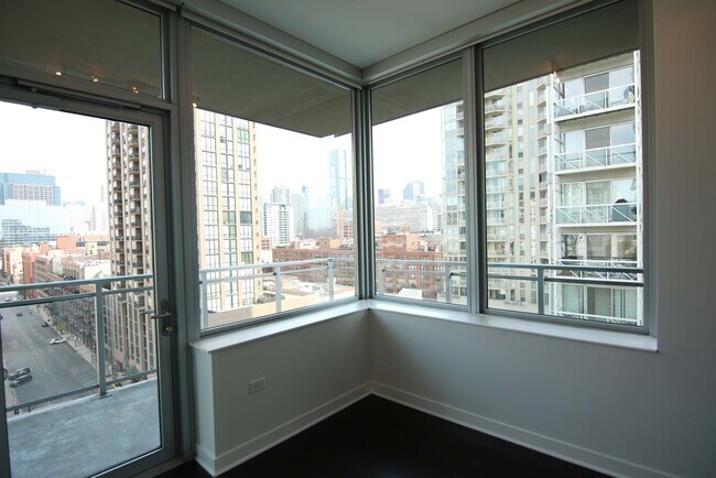 Building Photo - 559 W Huron St