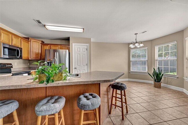 Foto del edificio - 2046 Pine Woods Rd