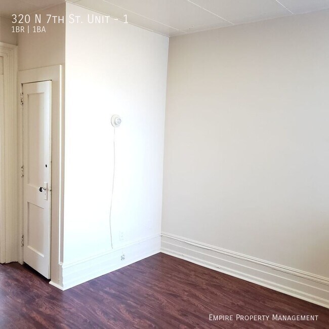 Building Photo - 1st Floor: 1 Bedroom / 1 Bathroom Apartmen...