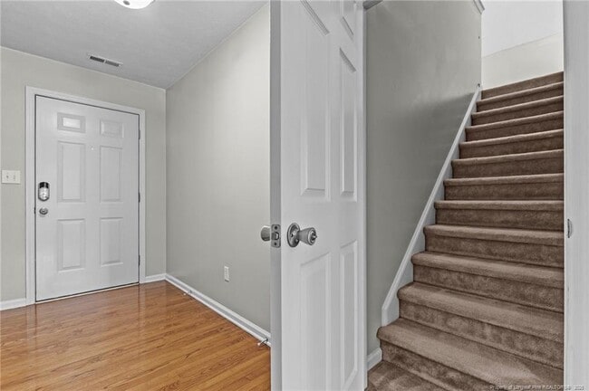 Building Photo - 1323 Shoshone Pl