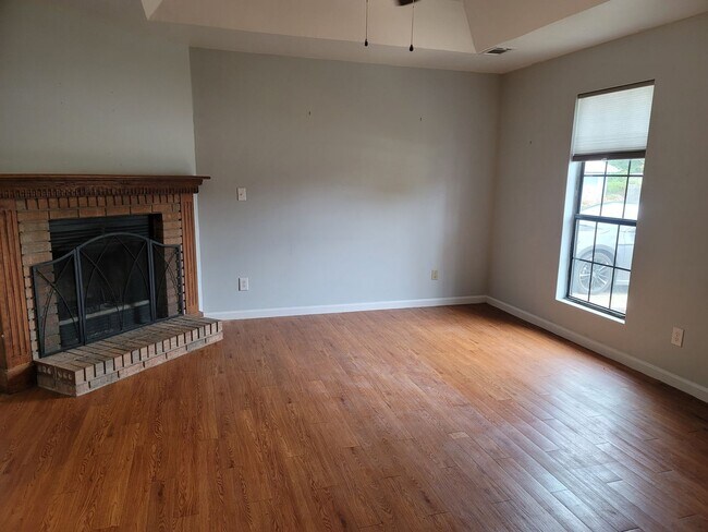 Building Photo - 220 High Point