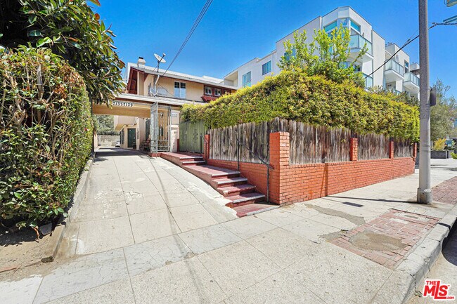 Foto del edificio - 7139 Hawthorn Ave