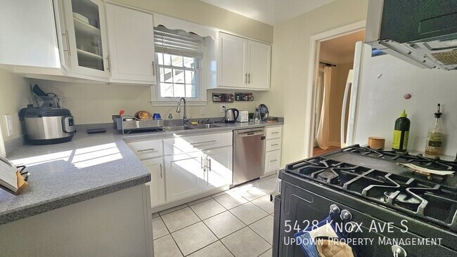 Foto del edificio - 5428 Knox Ave S