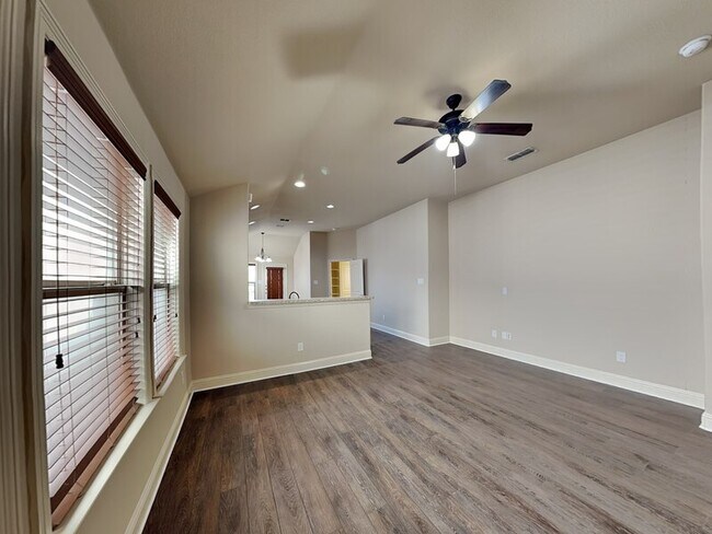 Foto del edificio - 5860 Burgundy Rose Dr