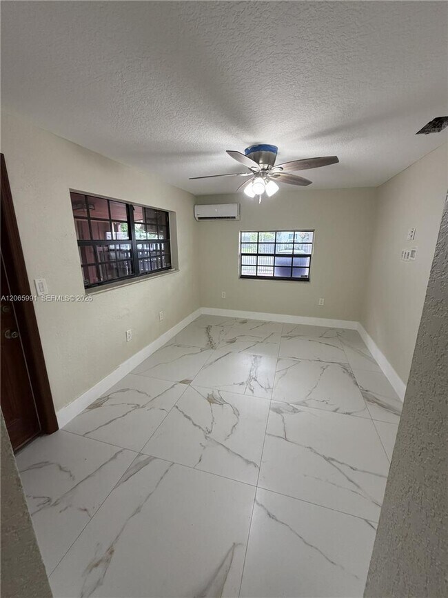Foto del edificio - 2424 SW 21st Ter