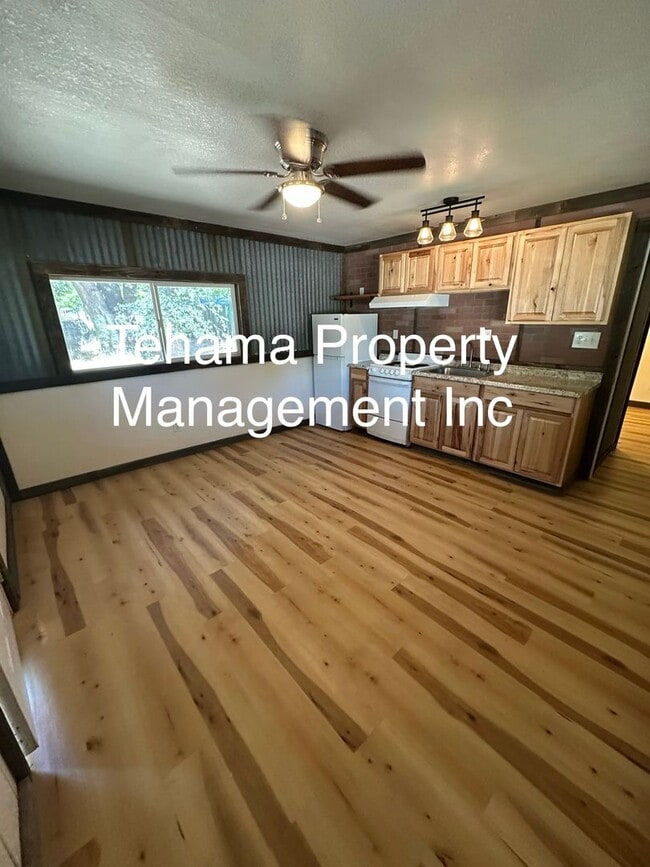 Building Photo - Updated Charming Rustic Home in the Countr...