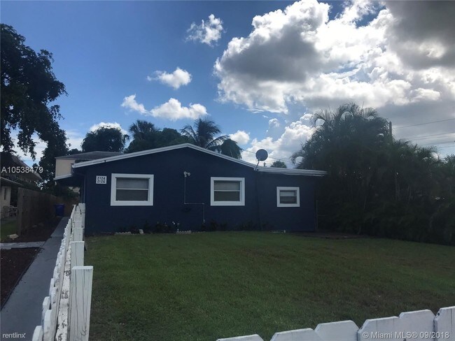 Foto del edificio - 3 br, 1 bath  - 2124 Garfield St