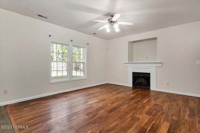 Building Photo - 722 Thrush Dr