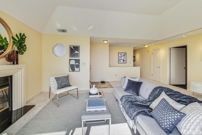 Foto del edificio - 523 Green Ridge Dr