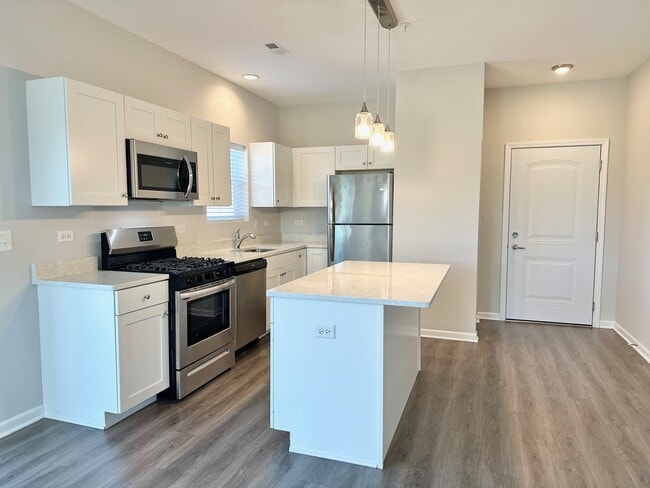 Building Photo - 855 E Main St