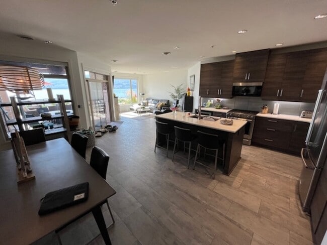 Building Photo - 4022 Pritchard Dr