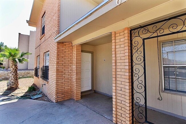 Building Photo - 6925 Escondido Dr