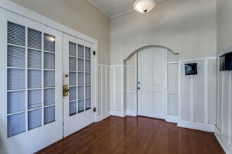 Building Photo - 130 E Craig Pl