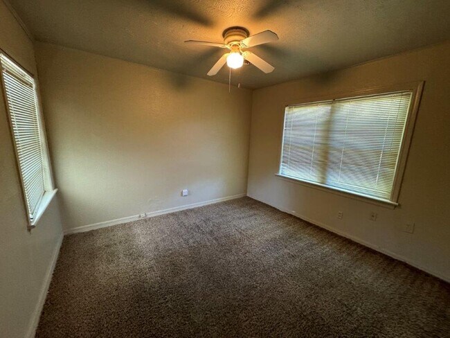 Foto del edificio - 3013 Shirley Ln