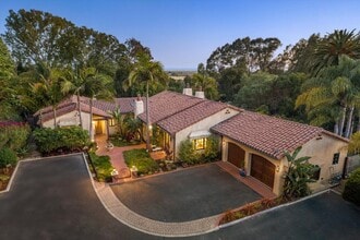 Building Photo - 4865 Vieja Dr