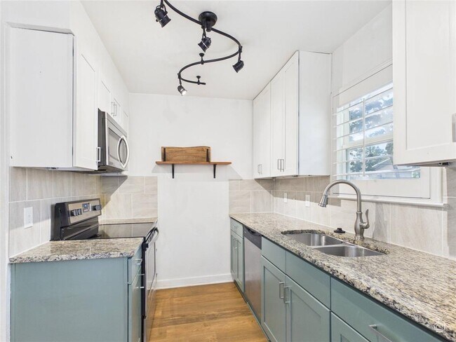 Foto del edificio - 6211 Manor Rd