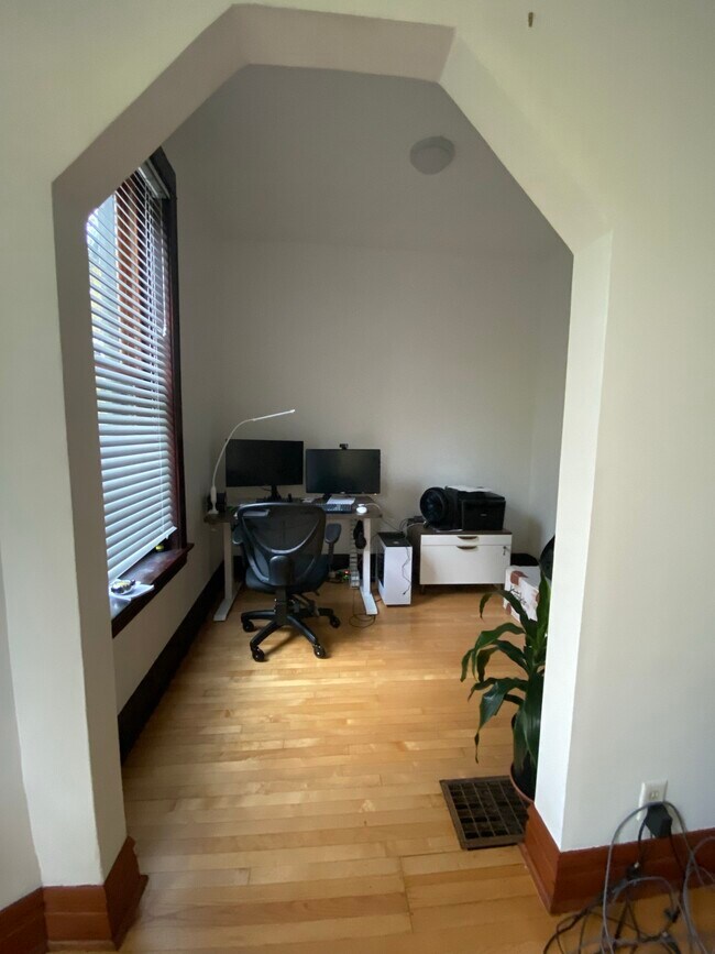 Office - 2629 N Whipple St
