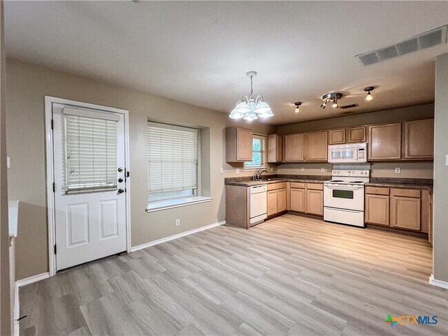 Building Photo - 224 Eagle Pass Dr