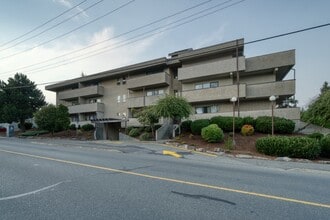 Building Photo - 550 Bradley St