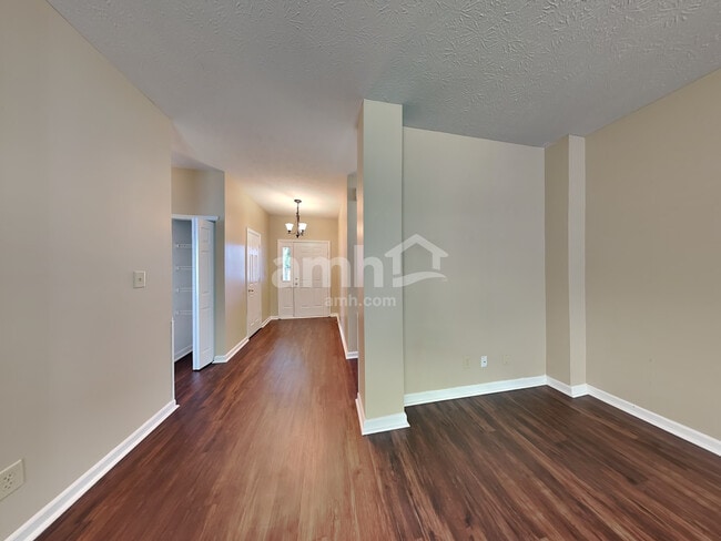 Foto del edificio - 8060 Chesterhill Way